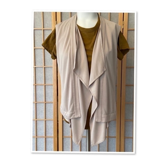 BCBGMaxazria Ryland Draped Front Vest in Taupe size XS - Picture 8 of 9
